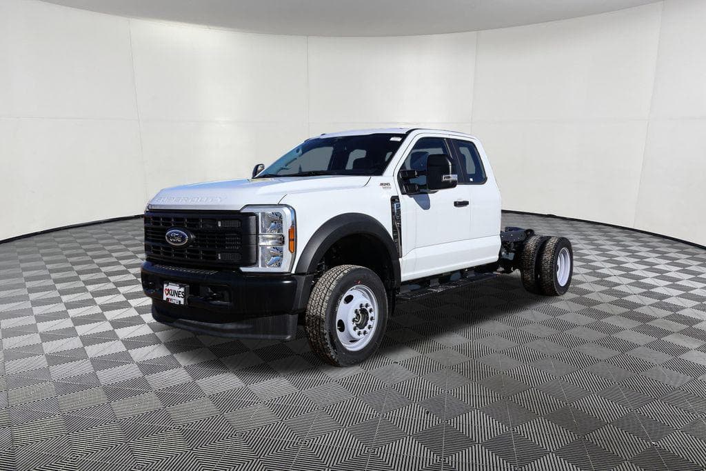 2024 Ford F-550SD XL Cab Chassis image 9