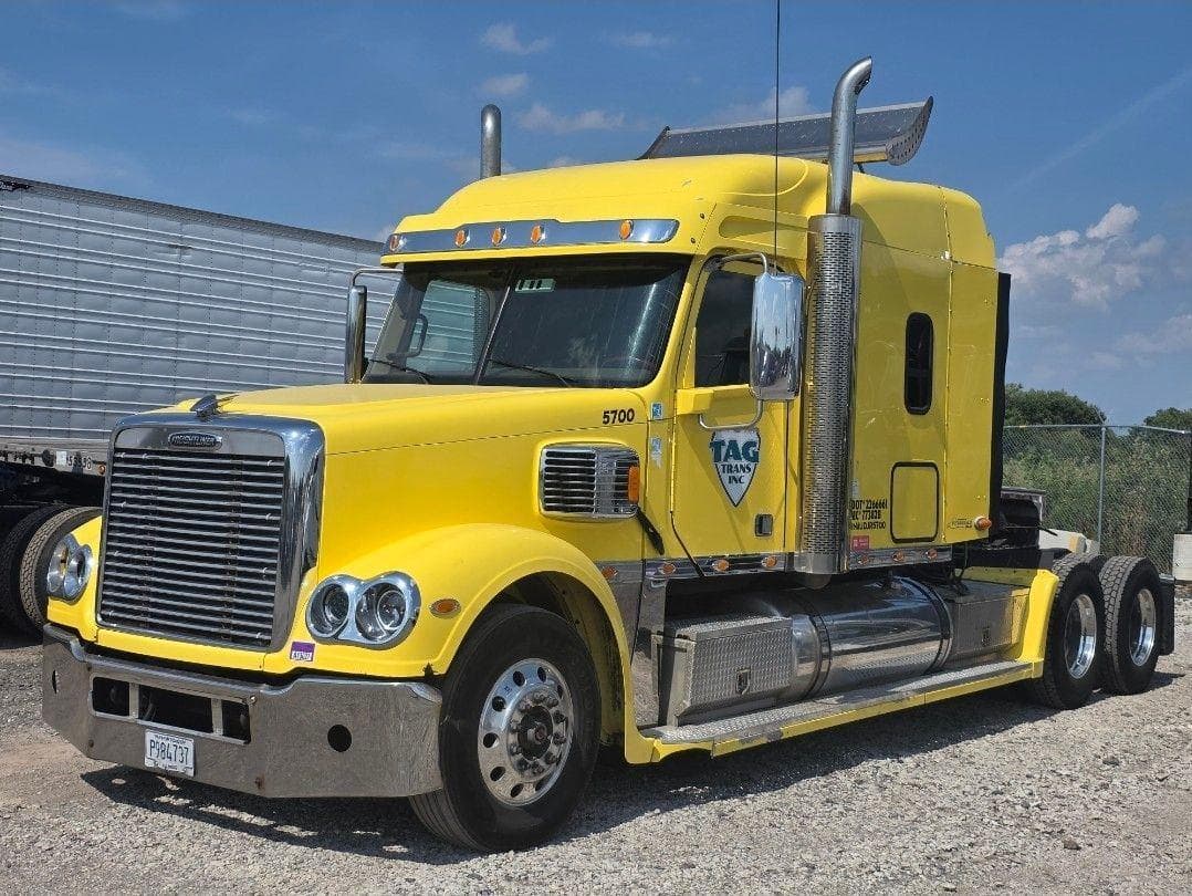 2018 Freightliner Coronado SD122 image 1