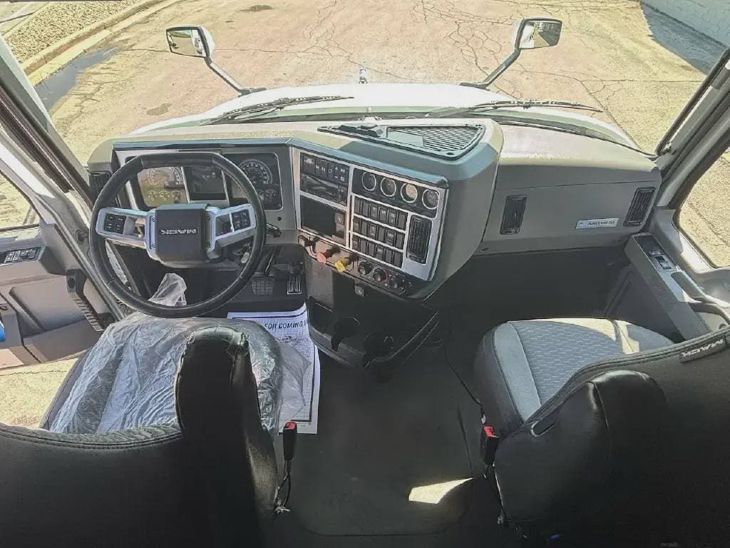 Used 2022 MACK Conventional - Sleeper Truck image 7
