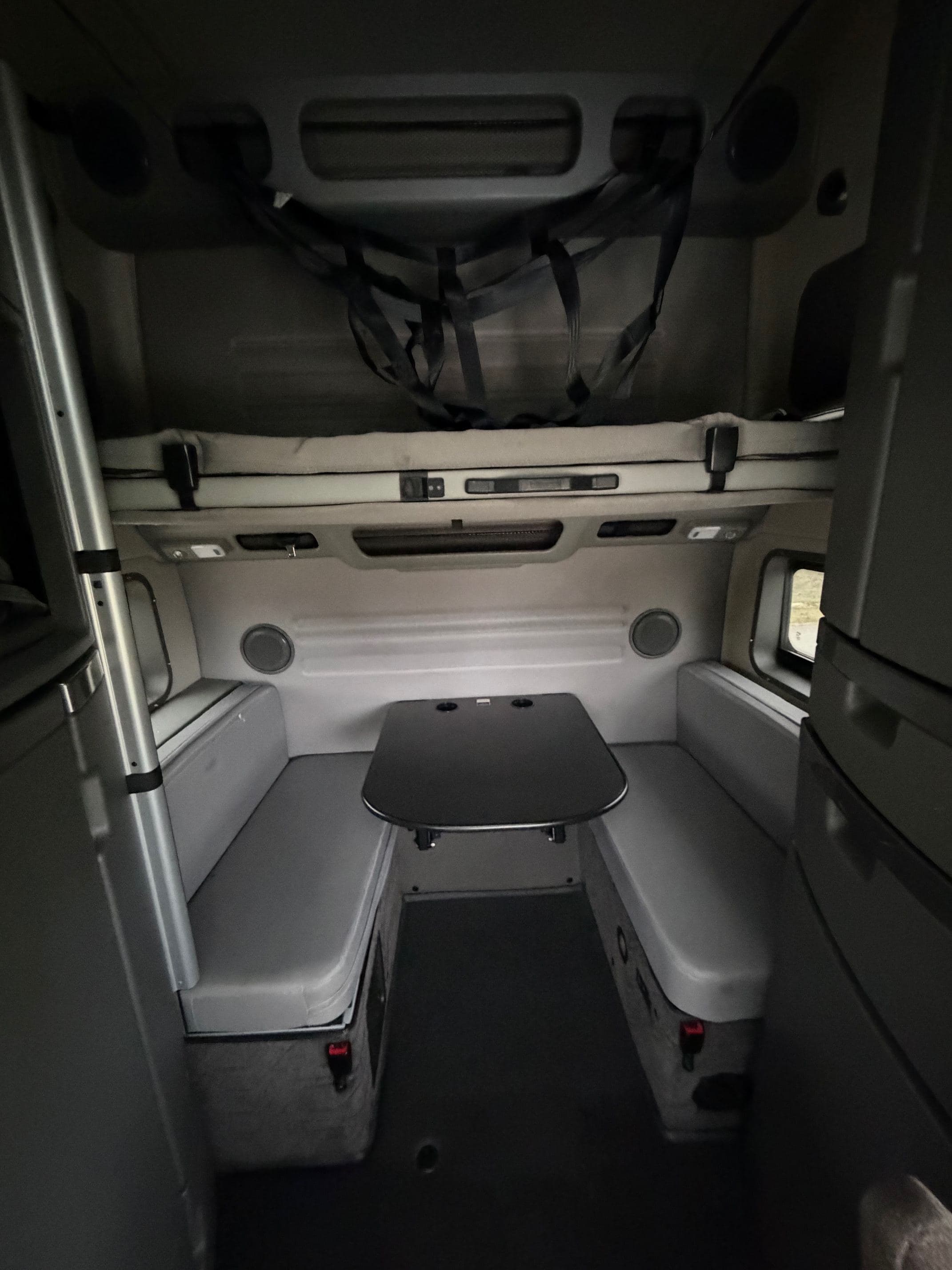 2023 Volvo VNL image 9