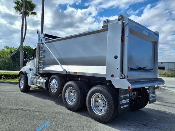 2025 Kenworth T880 image 5