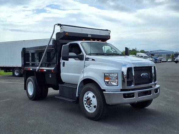 2027 Ford F750 SD image 1