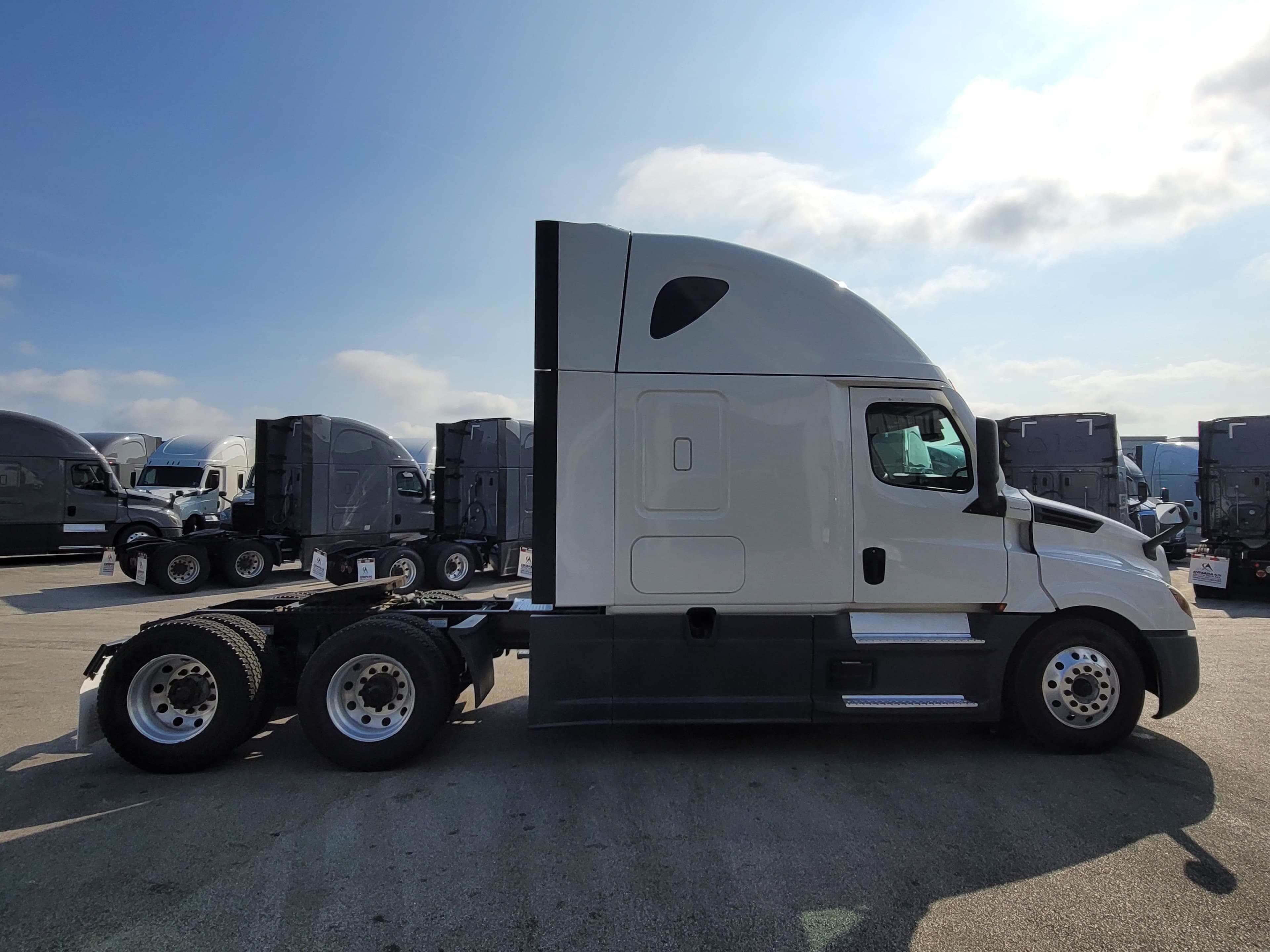 2022 Freightliner Cascadia 126 image 4