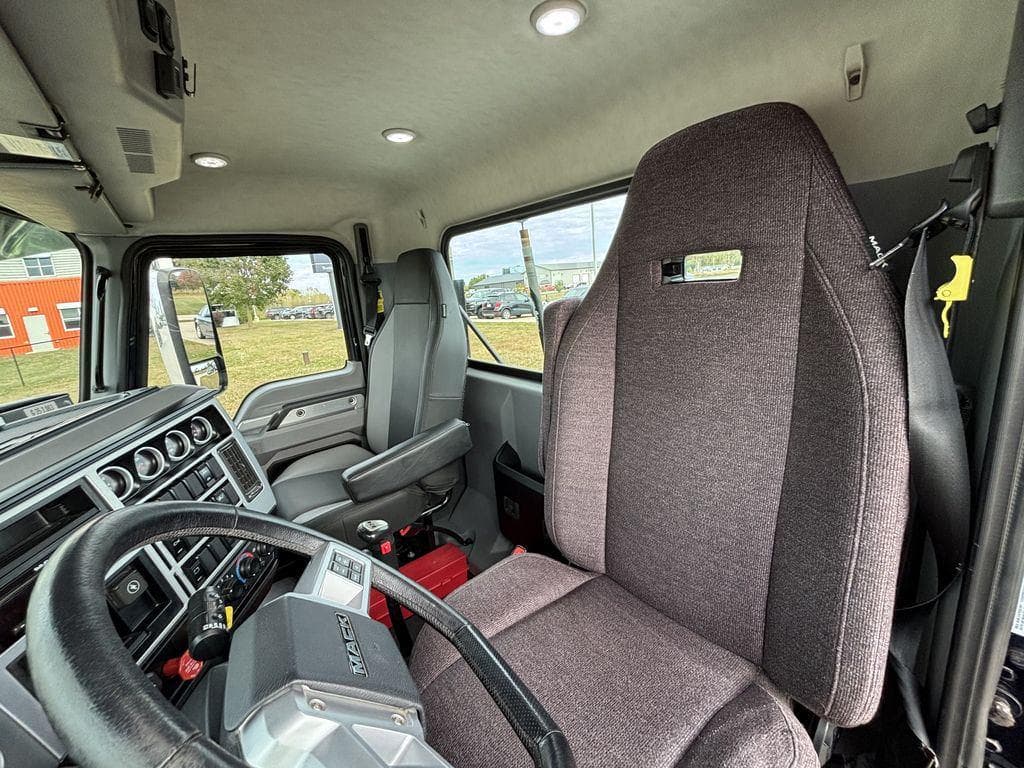 2020 Mack Pinnacle image 12