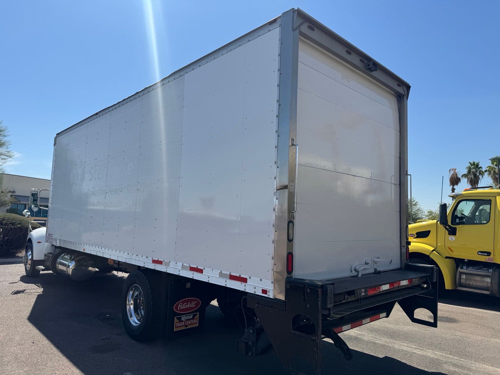 2019 Peterbilt 330 image 5