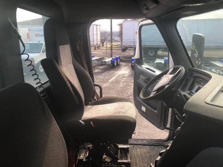 2021 Freightliner Cascadia image 8