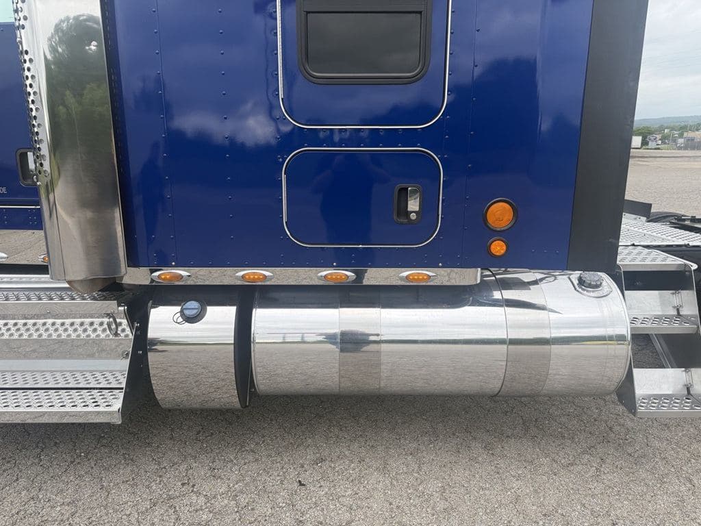 Used 2023 KENWORTH W900L image 6
