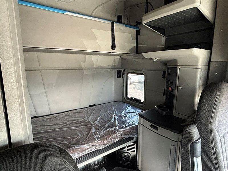 2021 Peterbilt 579 image 14