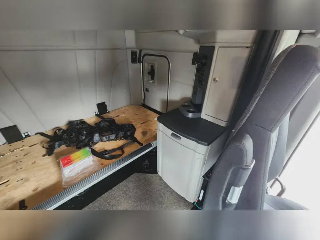 2022 Peterbilt 579 image 5