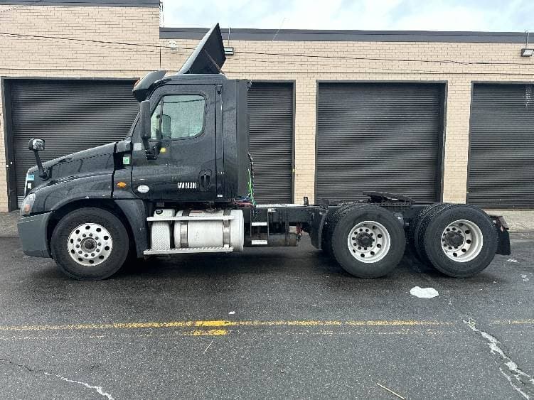 2018 Freightliner Cascadia image 9