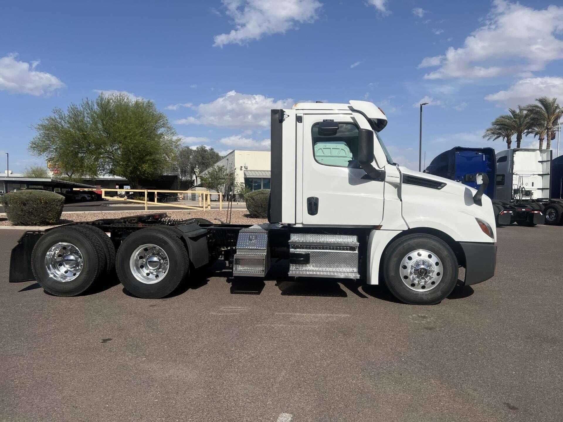 2022 Freightliner Cascadia 126 image 3