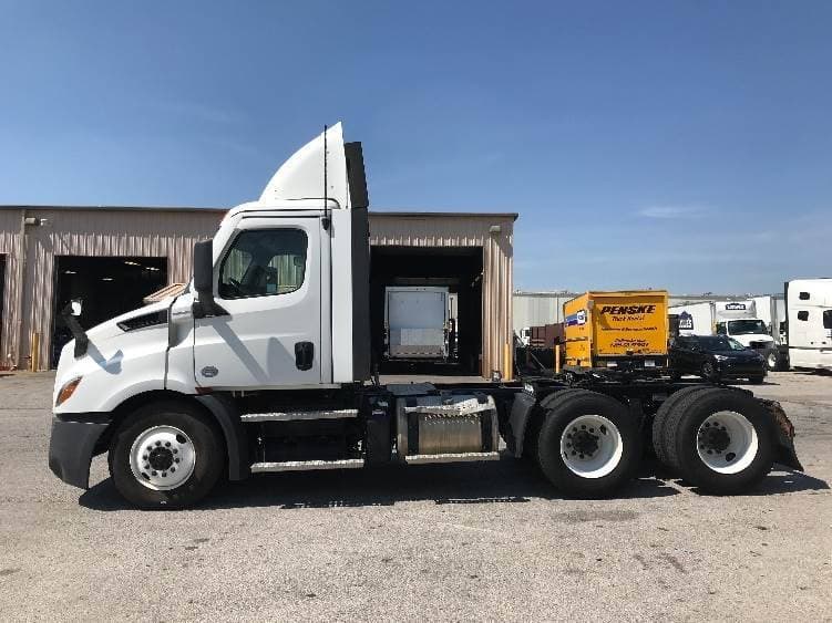 2021 Freightliner Cascadia image 7