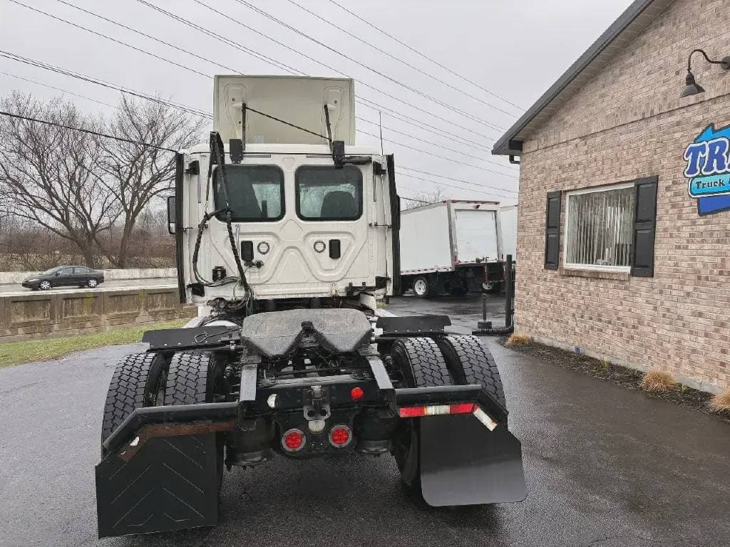 2017 Freightliner Cascadia 113 image 5