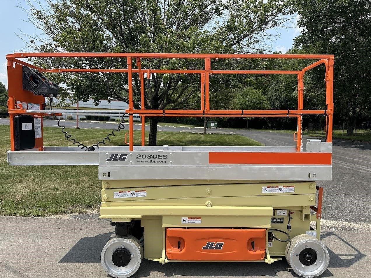 2014 JLG 2030ES image 2