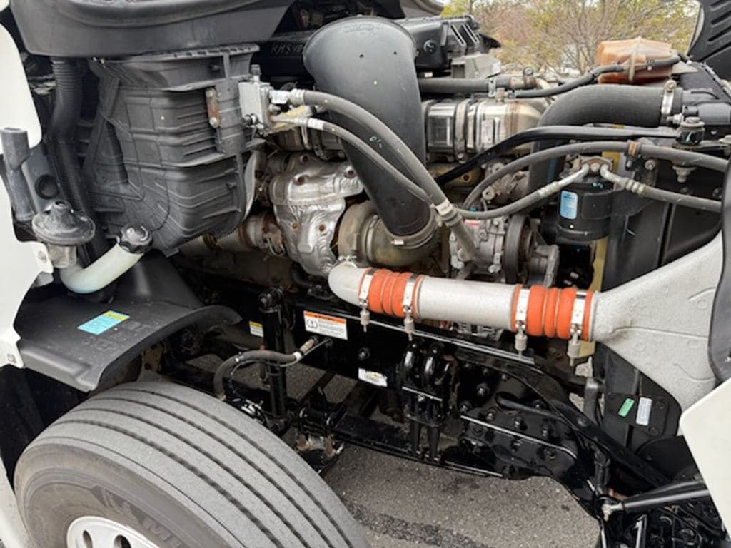 Used 2019 FREIGHTLINER CA12564DC image 26