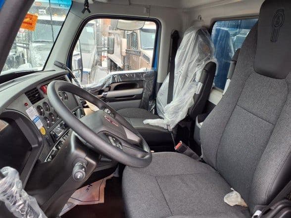 2025 Kenworth T880 image 10