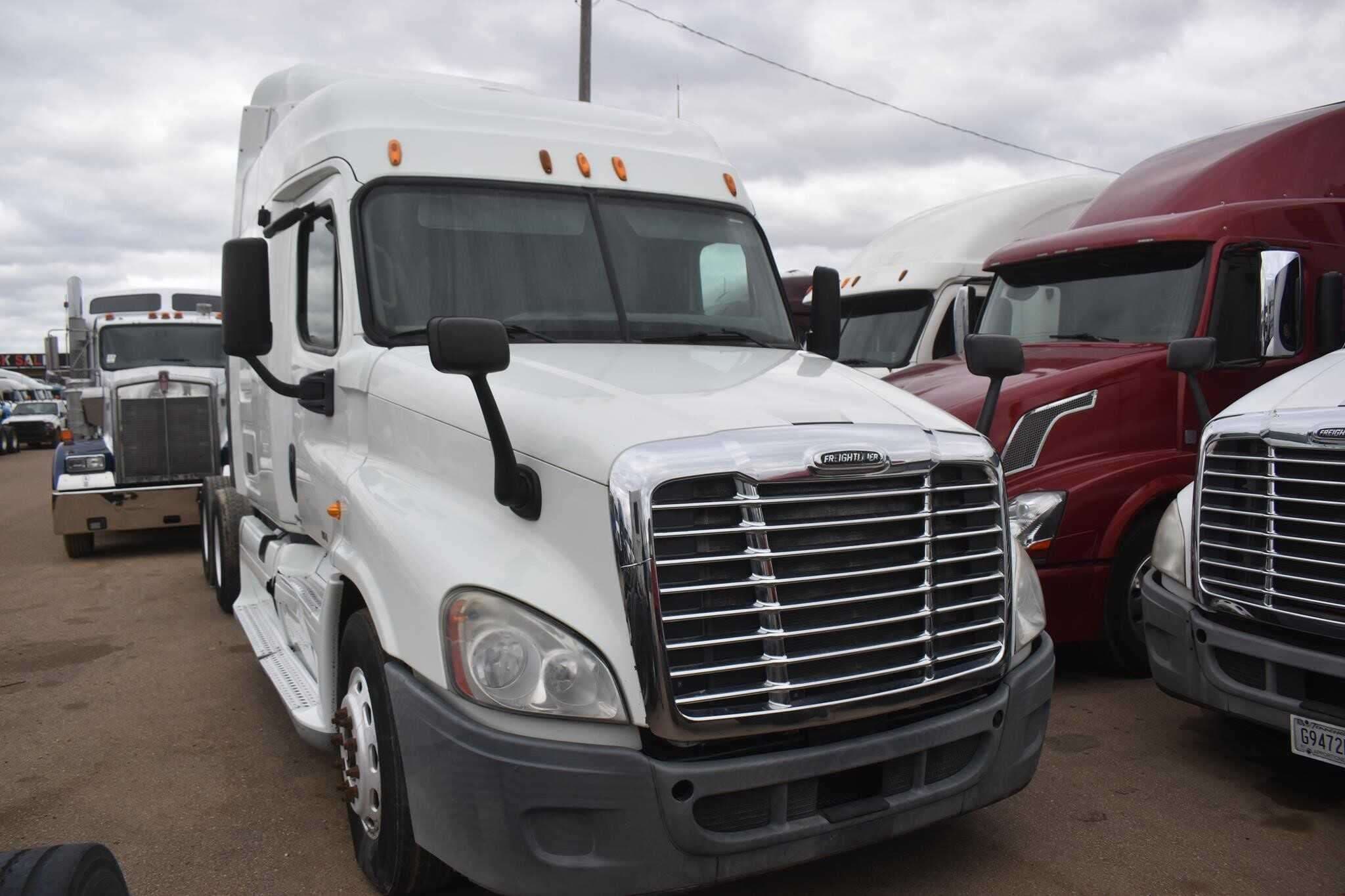 2011 Freightliner Cascadia image 4