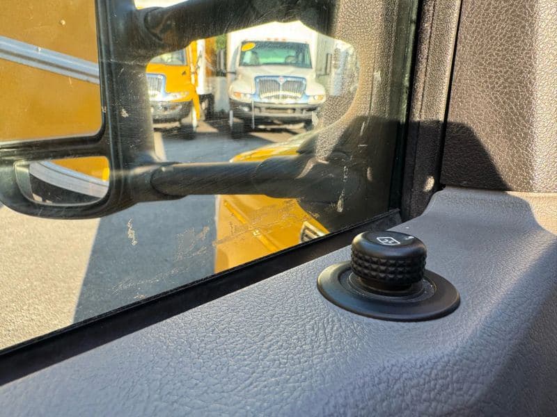 2022 Ford CF8000 image 21