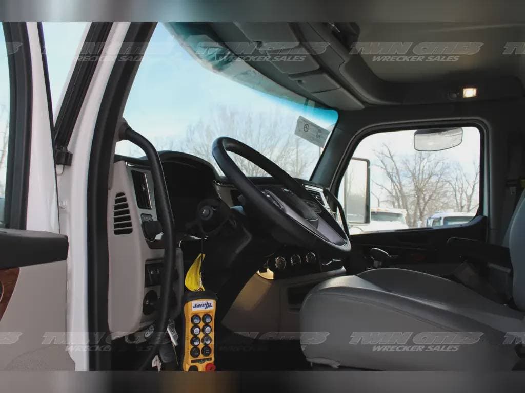 2025 Peterbilt 589 image 6