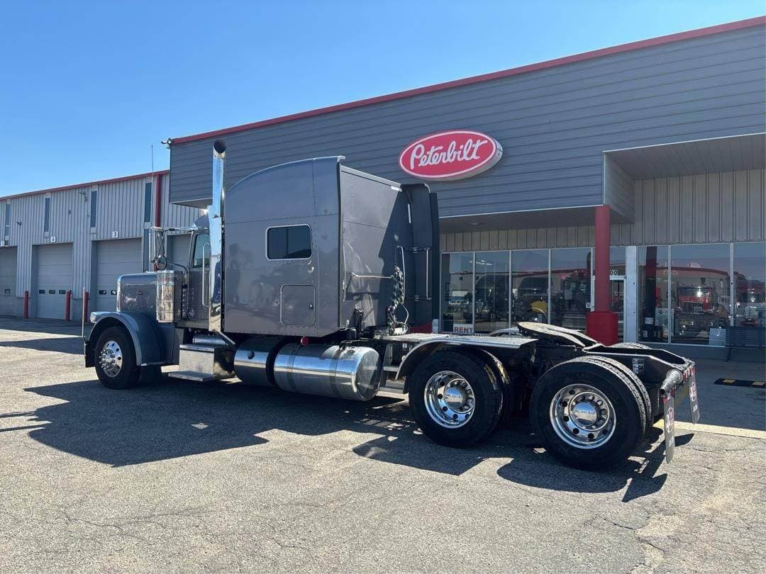 2020 Peterbilt 389 image 4