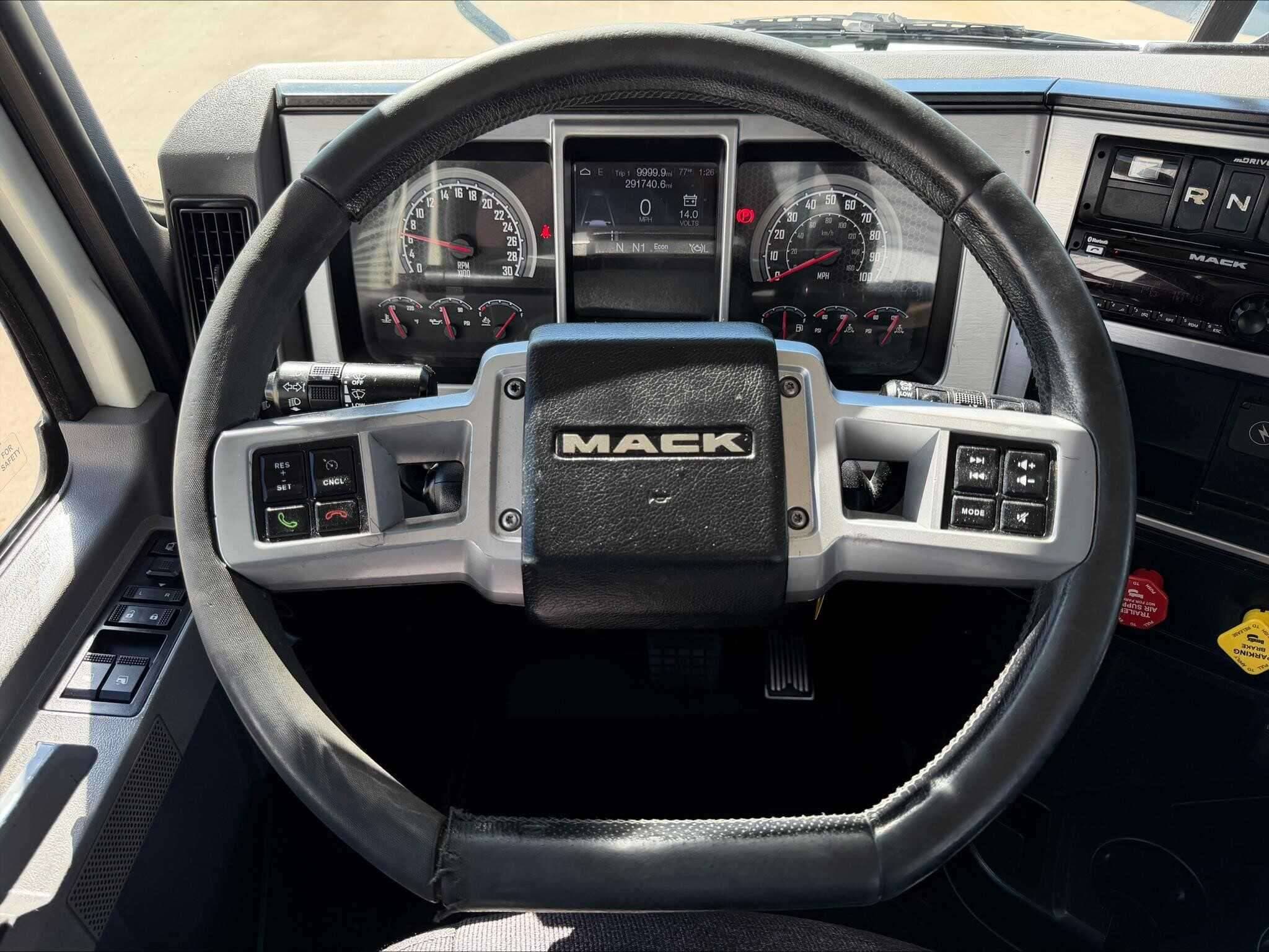 Used 2020 MACK ANTHEM Conventional - Day Cab in Oklahoma City, OK image 15