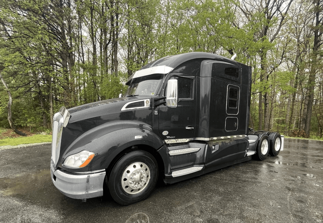 2020 Kenworth T680 image 1