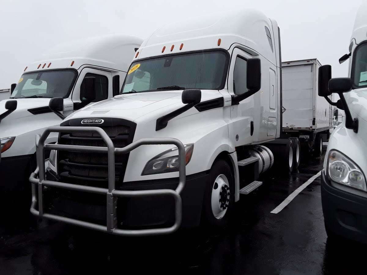 Used 2018 FREIGHTLINER Conventional - Sleeper Truck - CASCADIA 126 For Sale image 1
