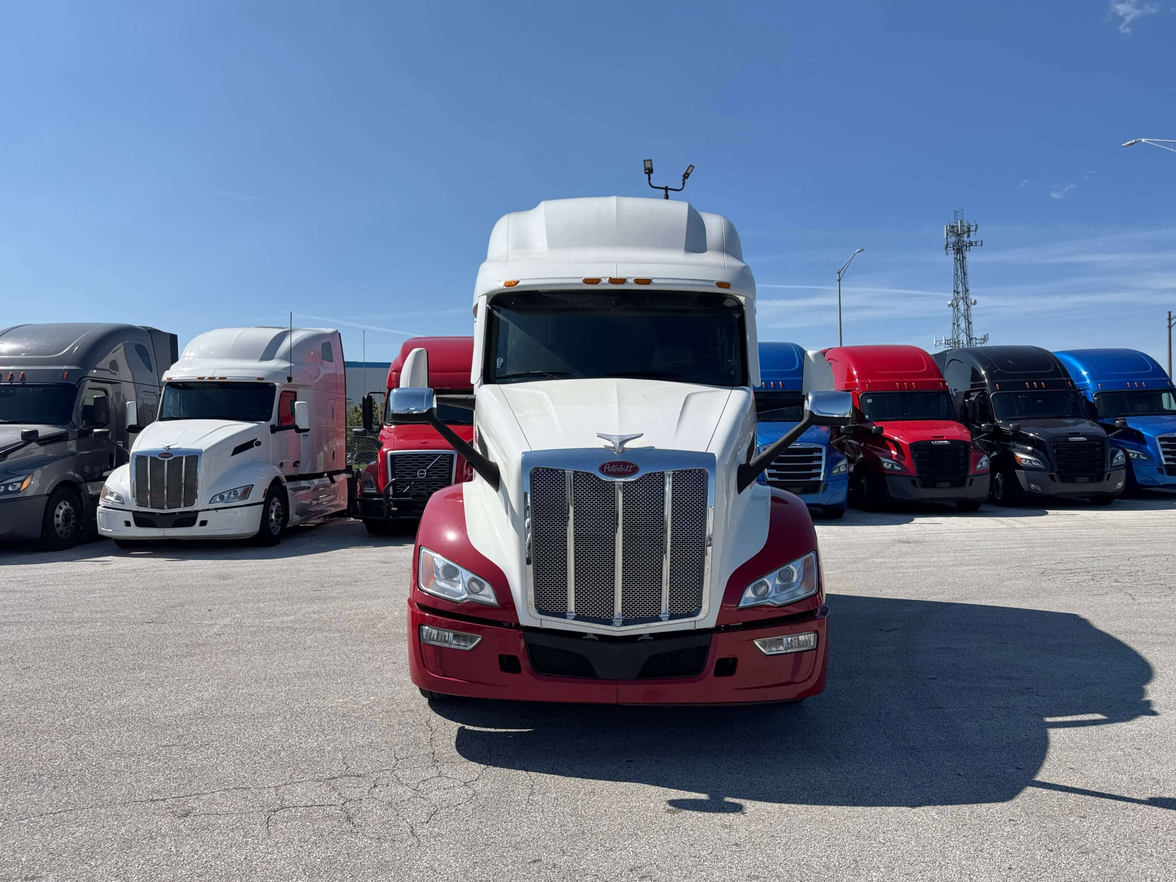 2023 Peterbilt 579 image 2