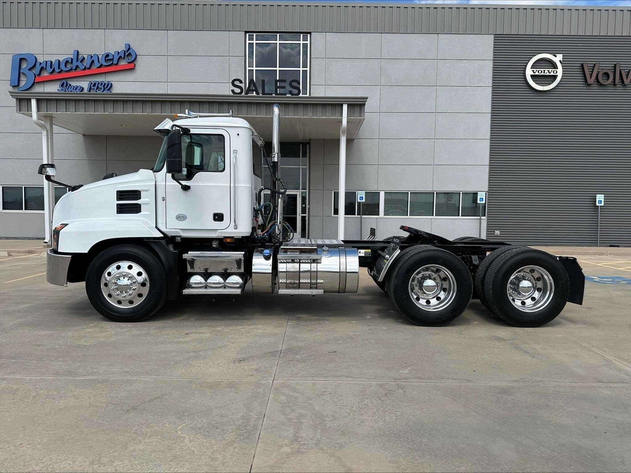 Used 2021 MACK ANTHEM 64T Conventional - Day Cab  image 5