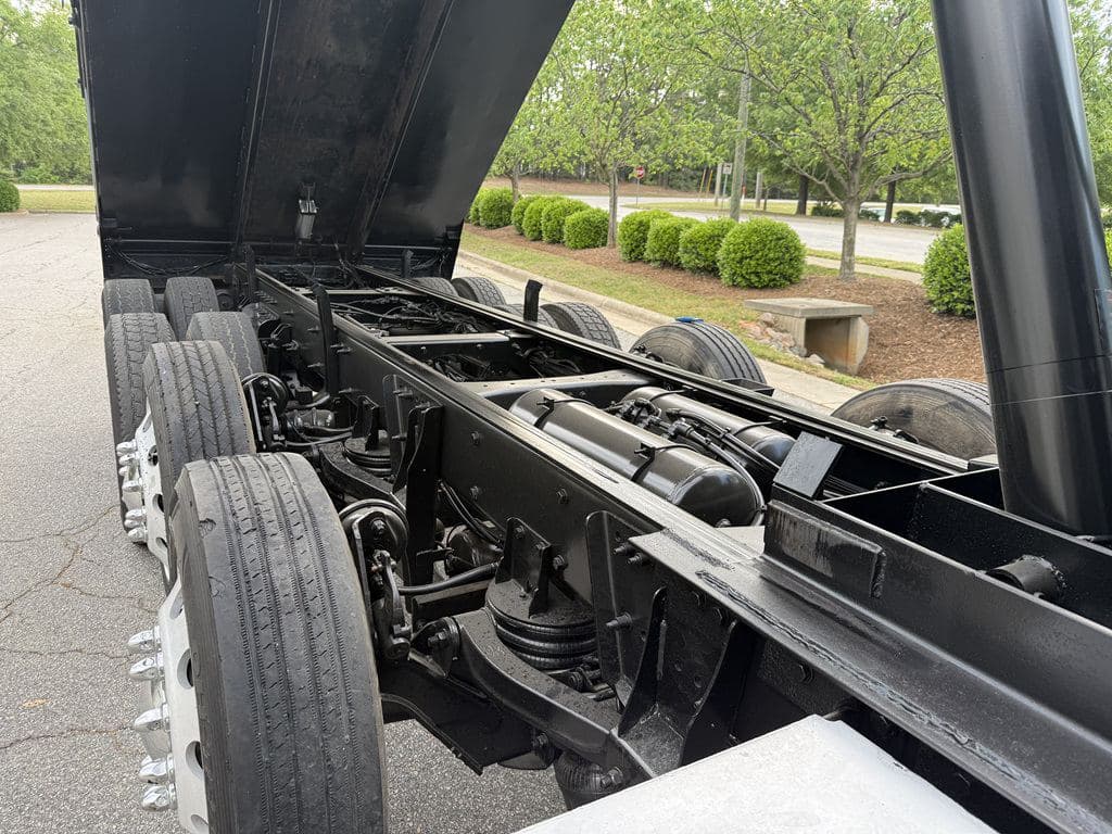 Used 2018 PETERBILT 567 image 2