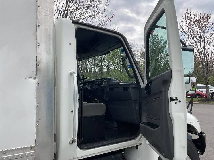 2022 International MV607 Box Truck - 220HP, 6 Speed Automatic, Roll up Door image 20