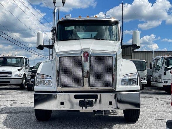 2025 Kenworth T880 image 3