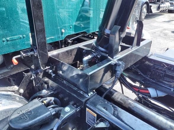 2025 Kenworth T880 image 16