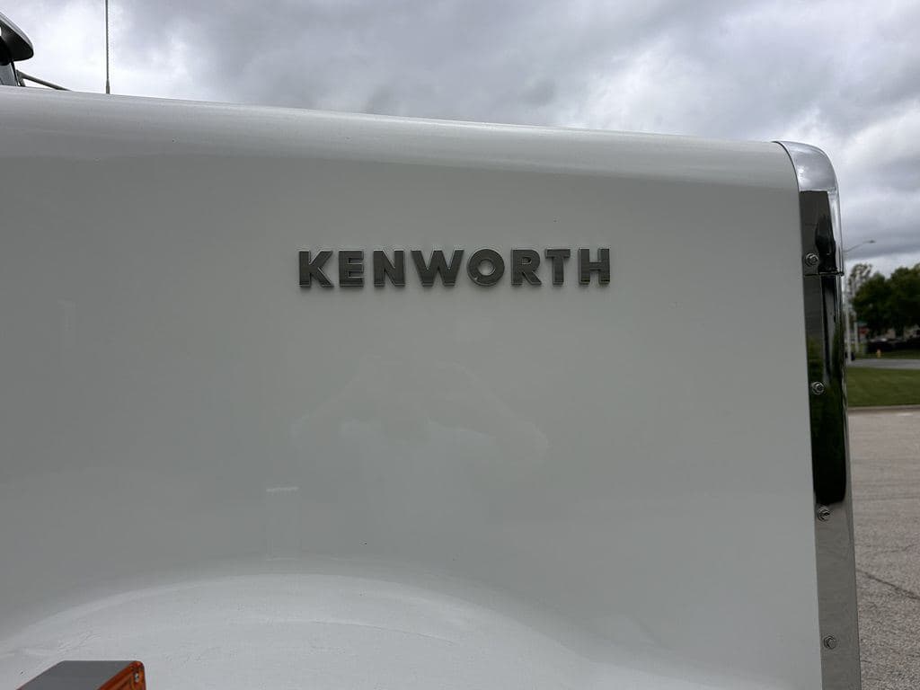 New 2027 KENWORTH W900L image 8