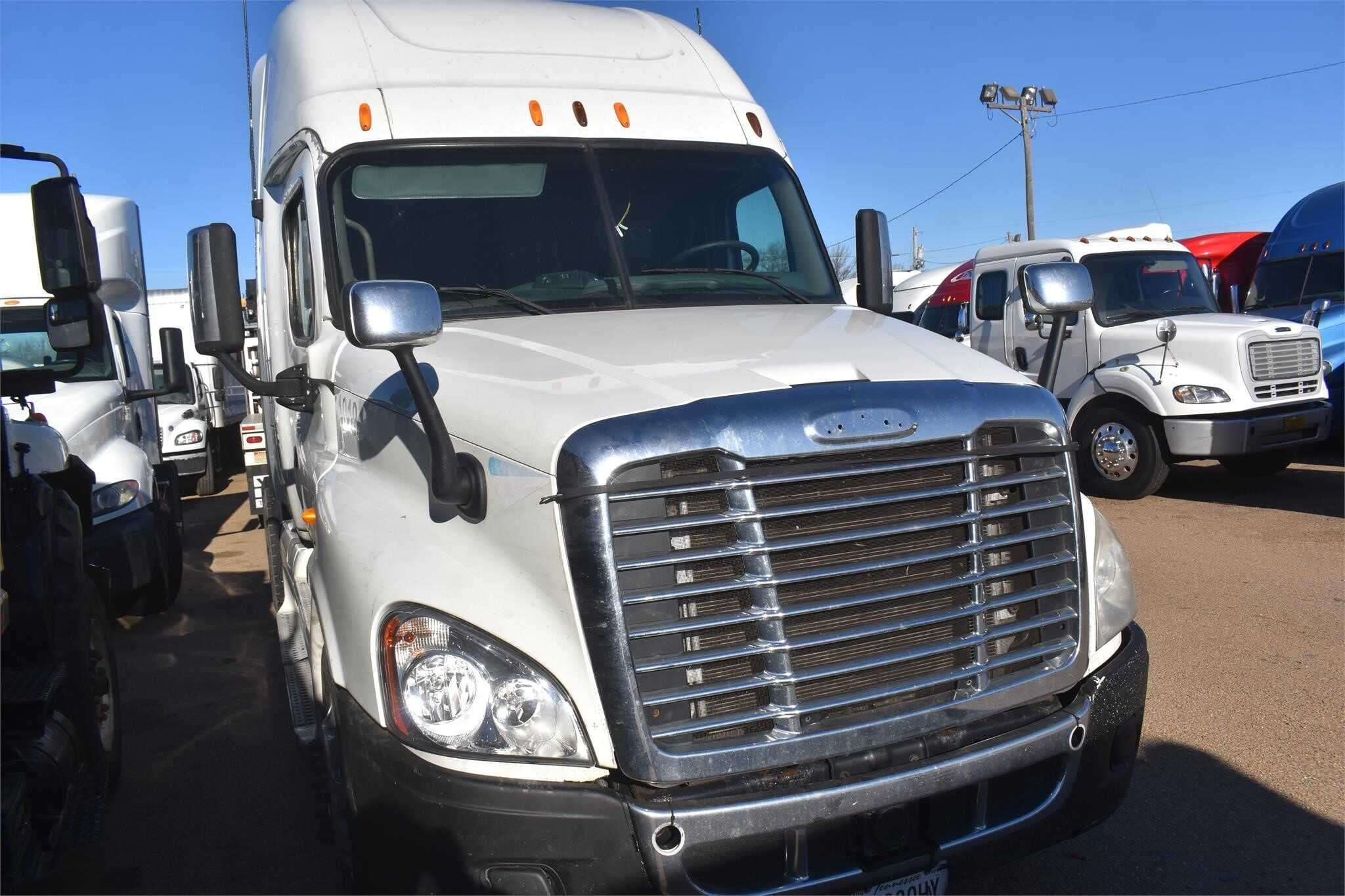 2011 Freightliner Cascadia image 4