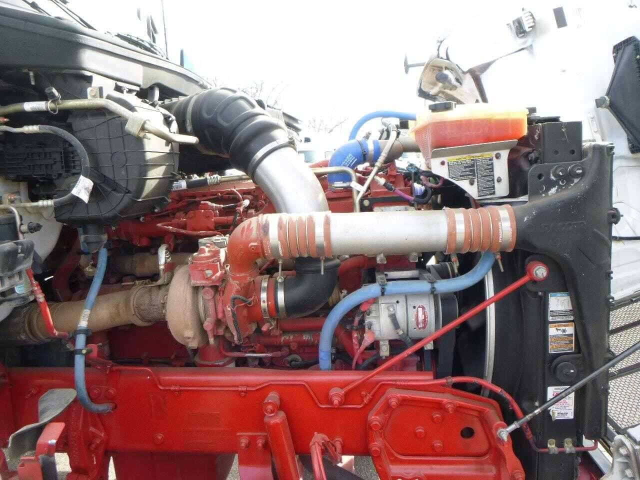 2023 Peterbilt 567 image 7