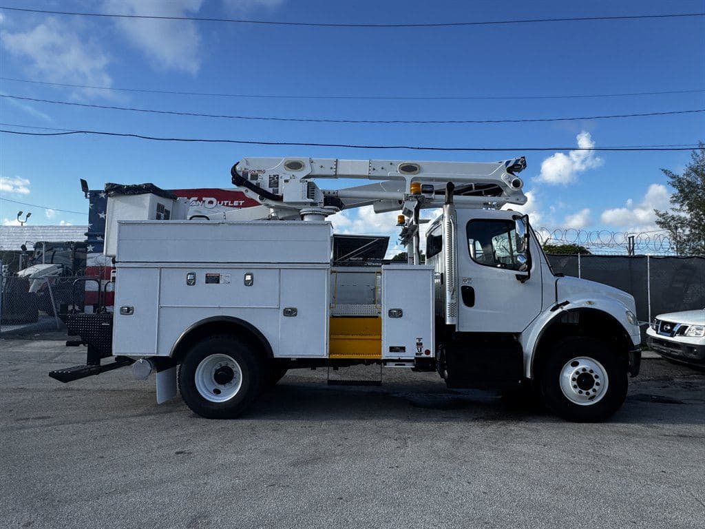 2017 Freightliner M2-106 image 15
