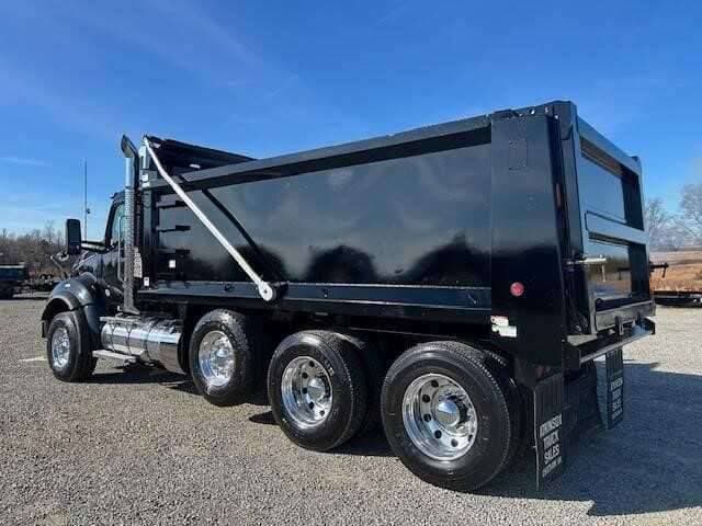 2023 Kenworth T880 image 3