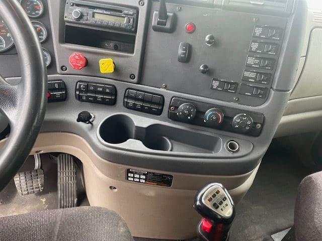 2019 Freightliner Cascadia 113 image 7