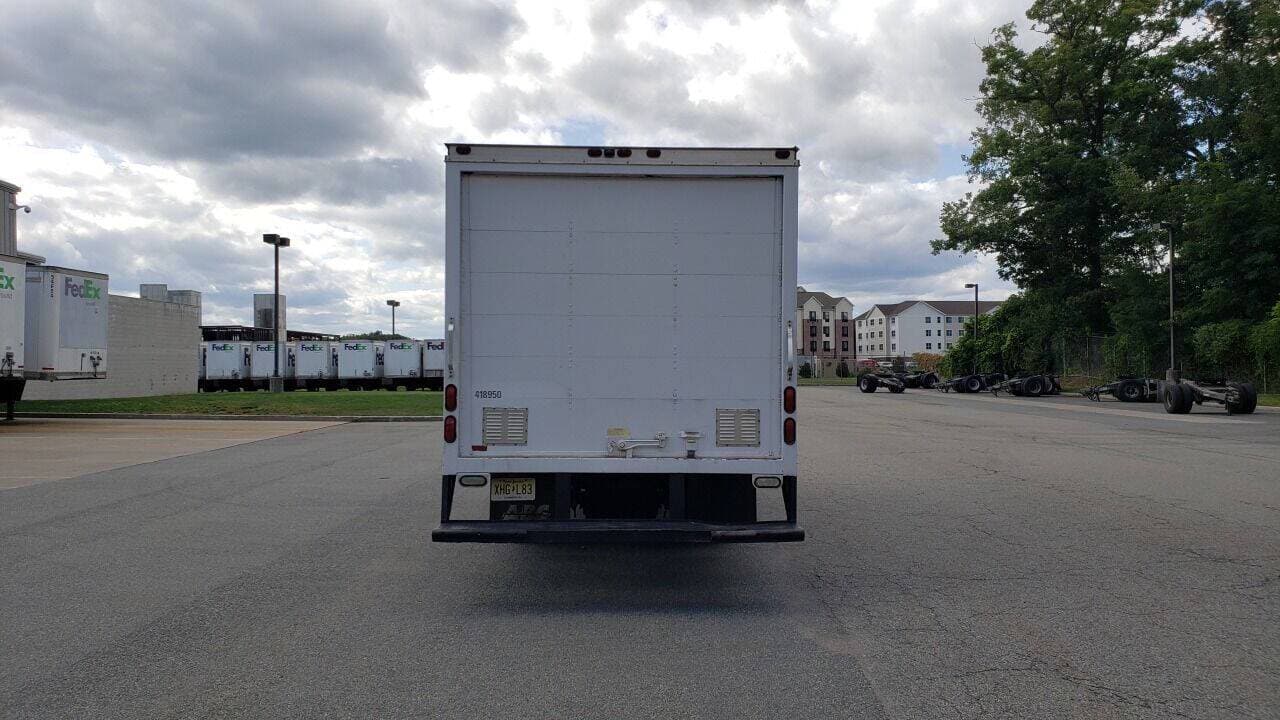 2007 GMC W4500 image 4