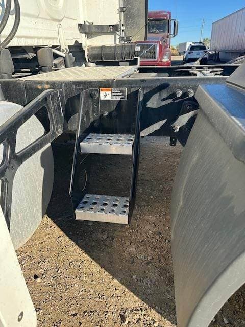 2023 Freightliner Cascadia 126 image 4