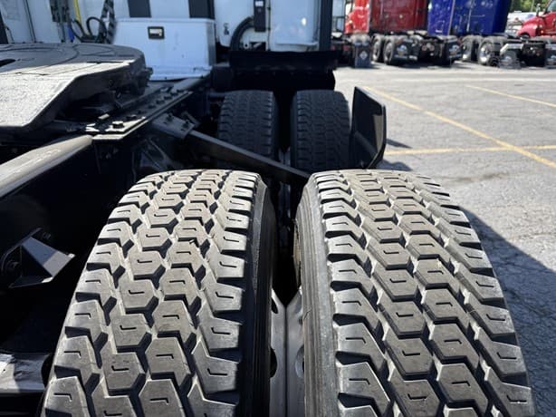 2021 Kenworth T680 image 6