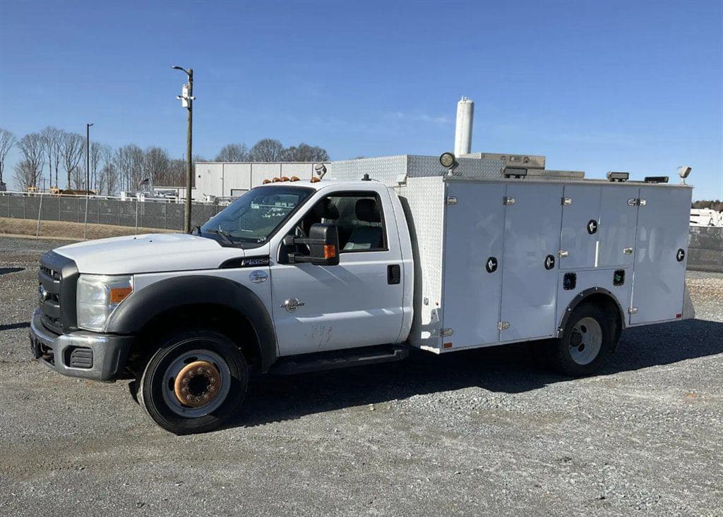 2016 Ford F-550sd image 2