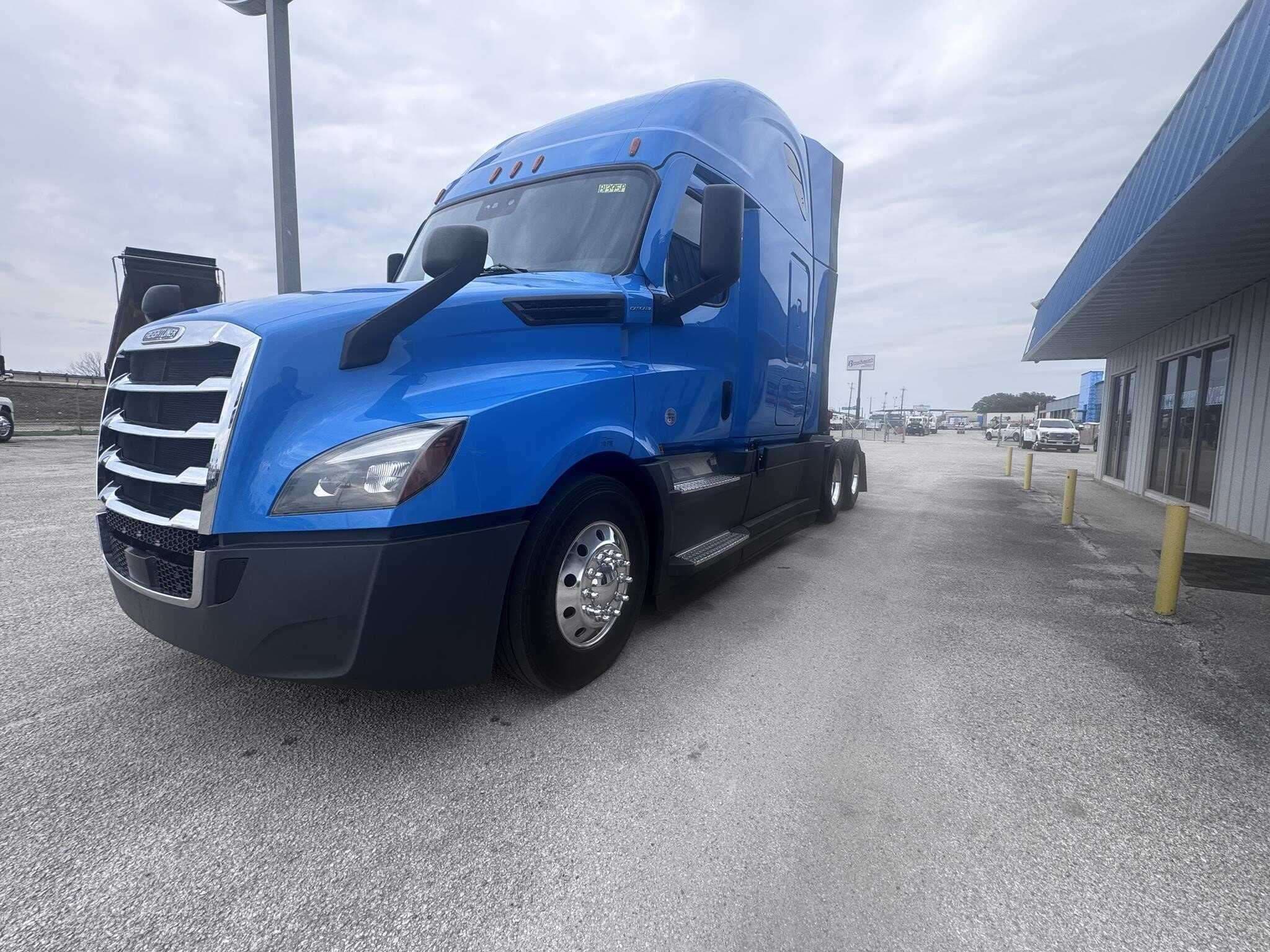2022 Freightliner Cascadia 126 image 2