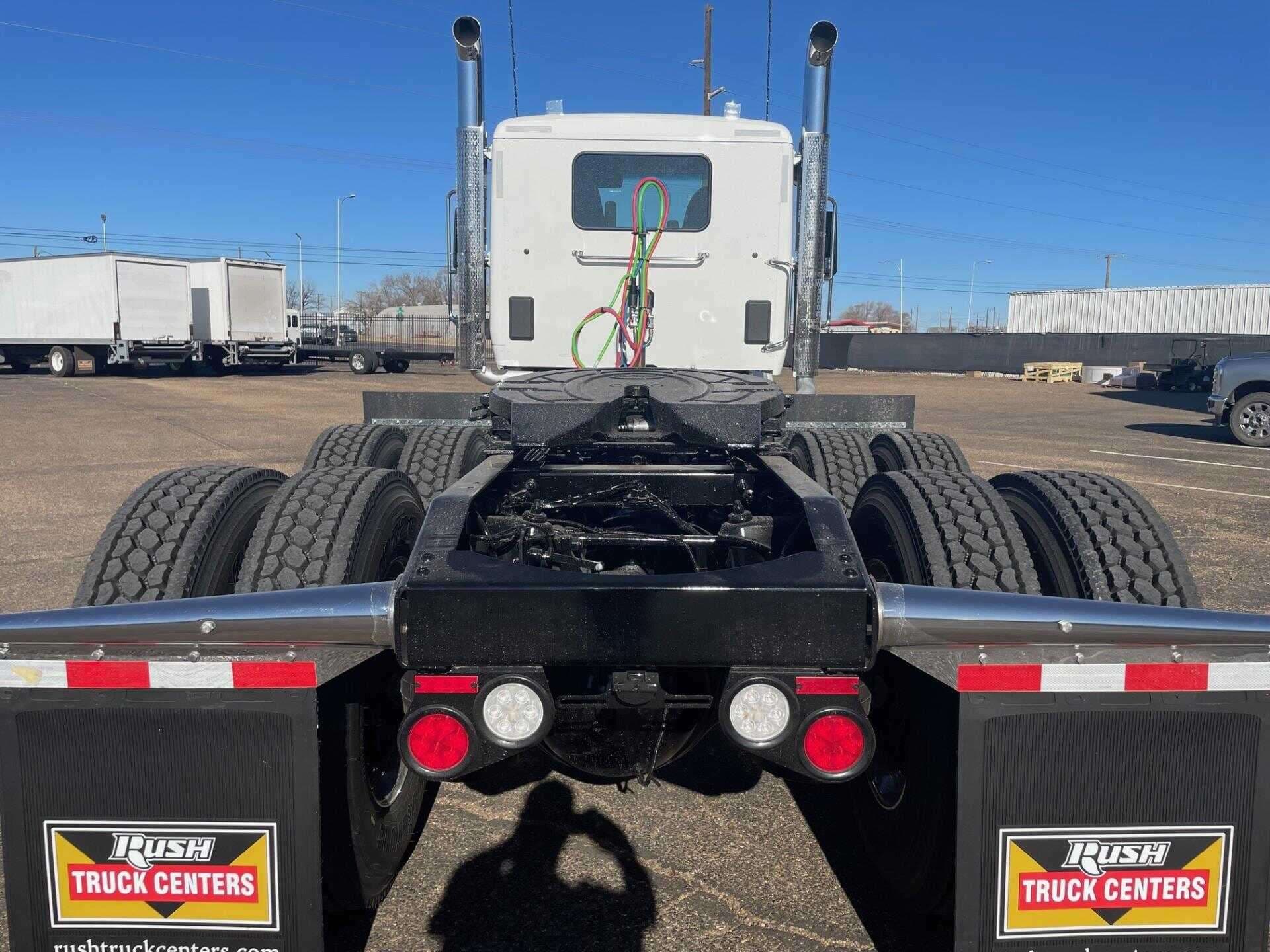 1996 Peterbilt 567 image 2