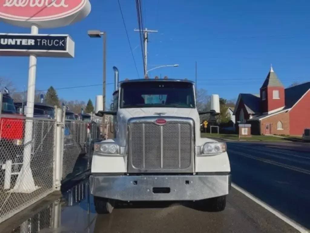 2023 Peterbilt 567 image 4