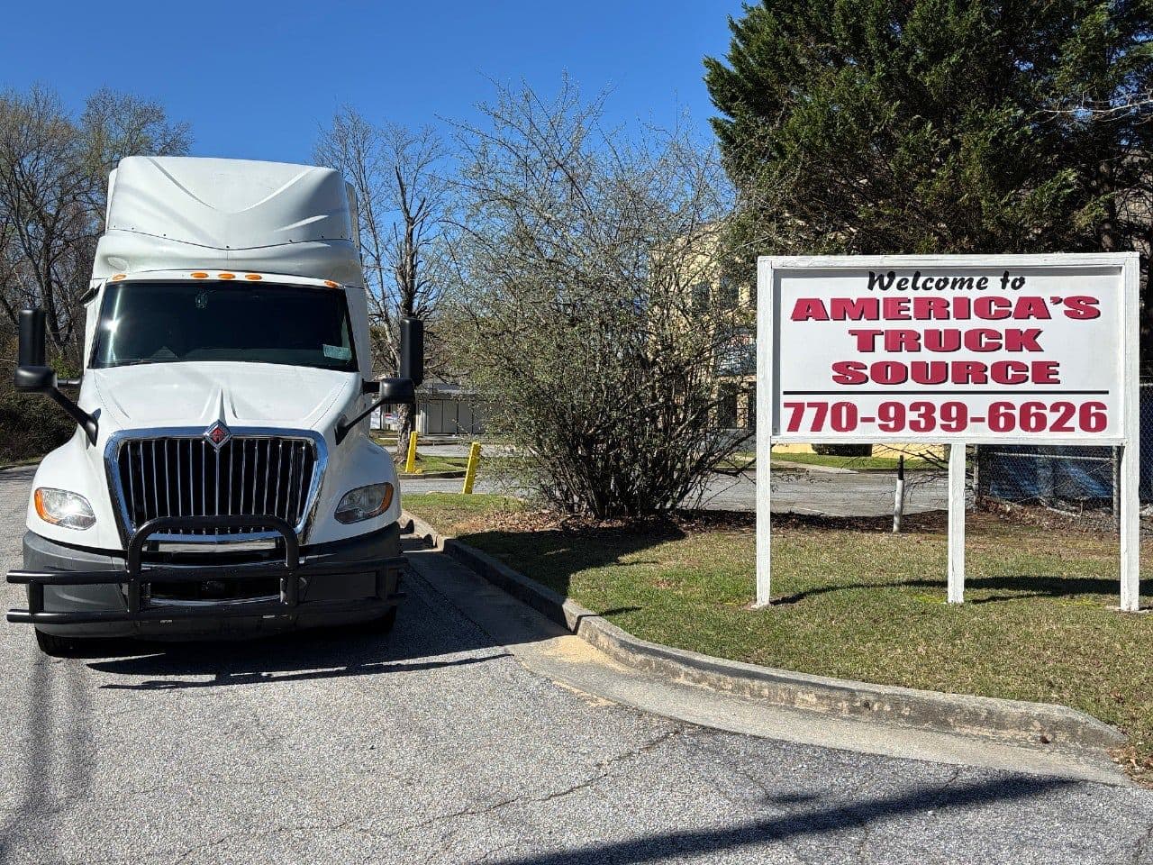 2018 International LT625 image 20