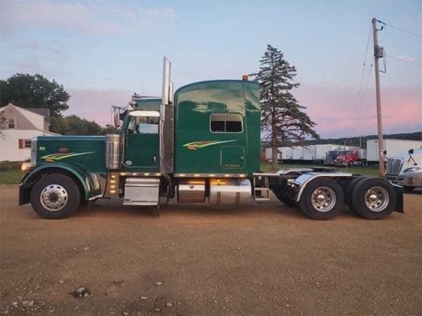 2016 PETERBILT 389 image 2