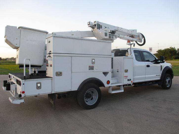 2018 Ford F550 SUPER CAB BUCKET TRUCK 4X4 image 5