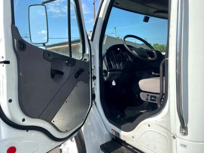 2018 Freightliner Cascadia 125 image 10